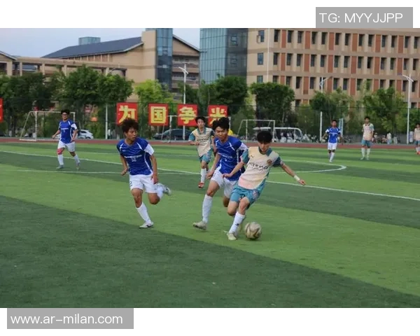 足球巨星拼搏展现永不言弃精神激励新时代青少年奋勇向前